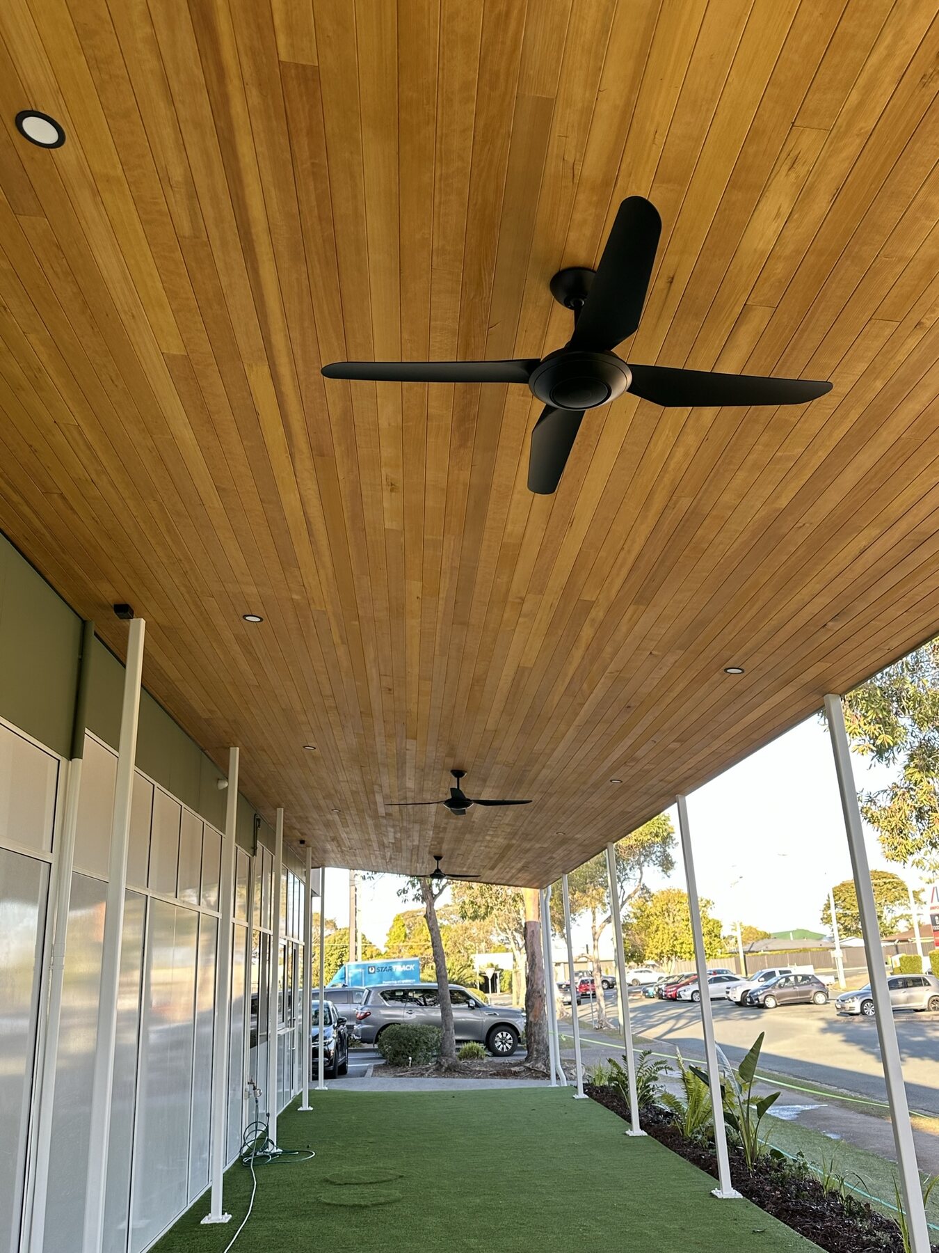 Commercial covered outdoor area built by Samlock